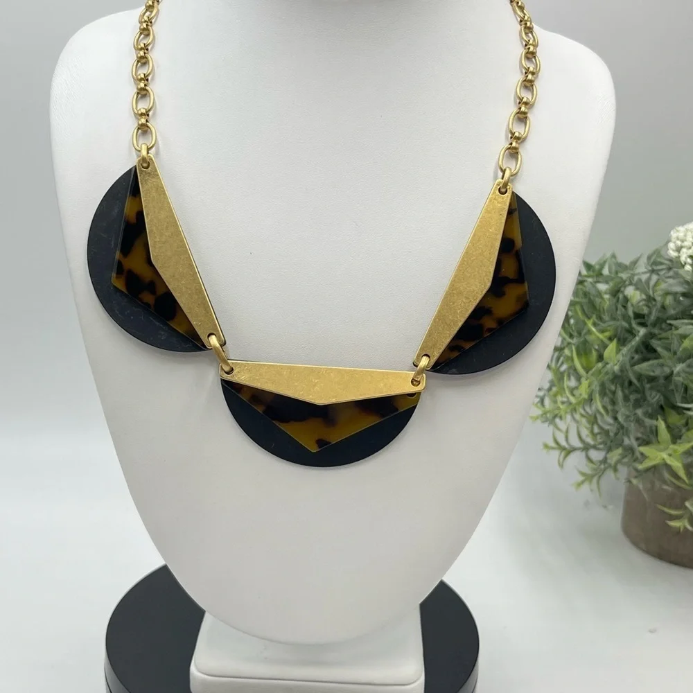 Madewell Framecraft Necklace Tortoise
Mixed Metal Black Matte Gold Tone
Chain - Picture 3 of 14